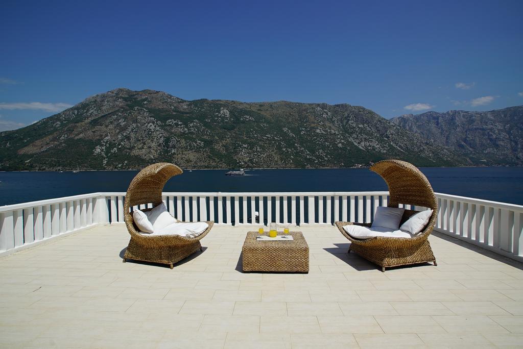 Penthouse Stoliv New Spa-Pool Villa Is Located 5M From The Sea, Exclusive Terrace,Private Jetty Wih Sunbeds, Pebble Beach, Secluded Location Total Area 375M2 At Your Disposal Kotor Exterior foto