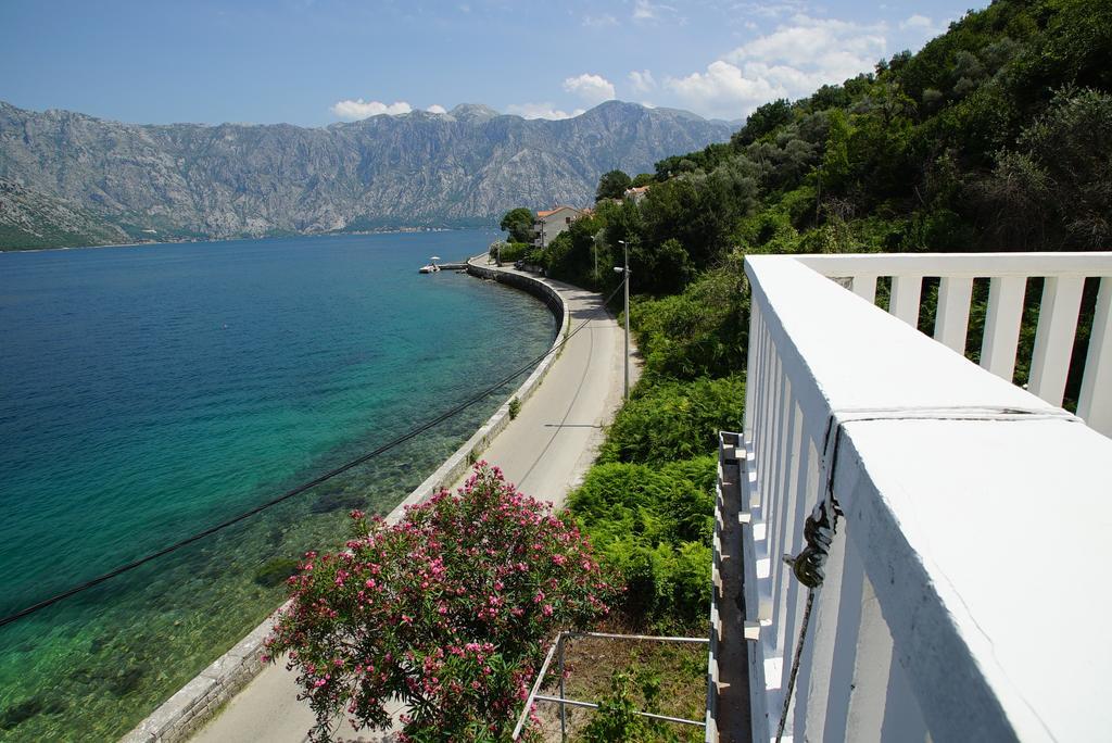 Penthouse Stoliv New Spa-Pool Villa Is Located 5M From The Sea, Exclusive Terrace,Private Jetty Wih Sunbeds, Pebble Beach, Secluded Location Total Area 375M2 At Your Disposal Kotor Exterior foto