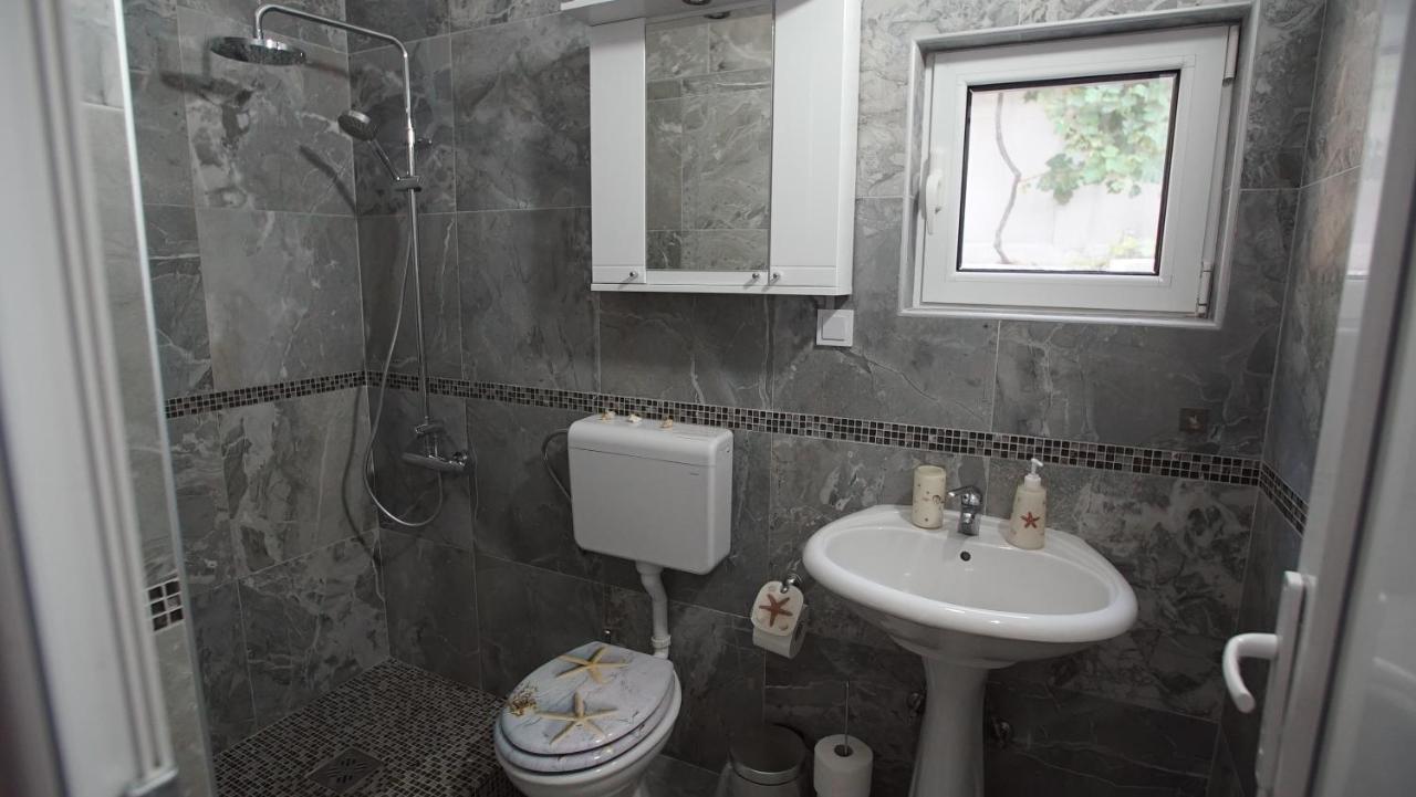 Penthouse Stoliv New Spa-Pool Villa Is Located 5M From The Sea, Exclusive Terrace,Private Jetty Wih Sunbeds, Pebble Beach, Secluded Location Total Area 375M2 At Your Disposal Kotor Exterior foto