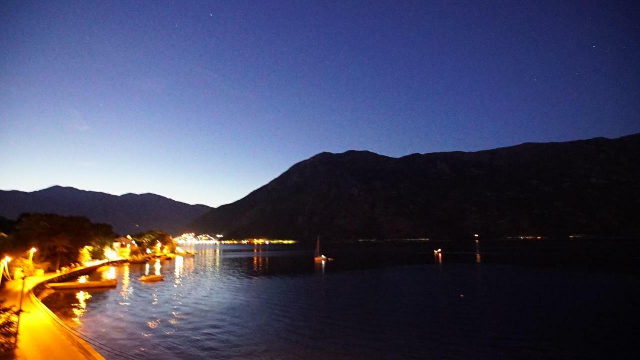 Penthouse Stoliv New Spa-Pool Villa Is Located 5M From The Sea, Exclusive Terrace,Private Jetty Wih Sunbeds, Pebble Beach, Secluded Location Total Area 375M2 At Your Disposal Kotor Exterior foto